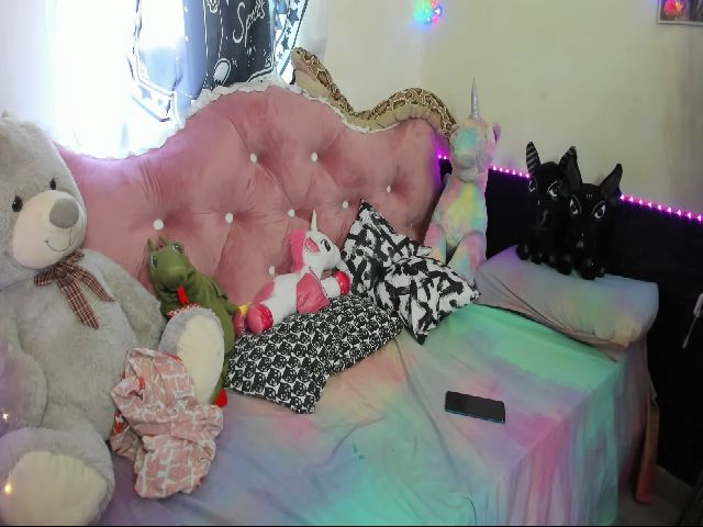 Live sex webcam photo for Lolapurple1 #257003877