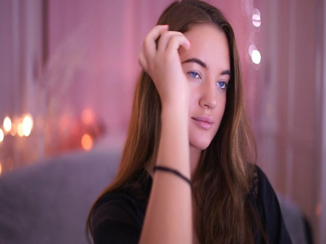 Live sex webcam photo for PlsDontellMom #253384958