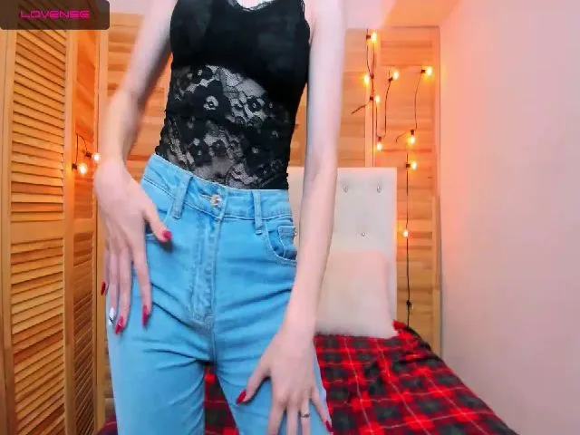 Live sex webcam photo for MarliTes #263465408