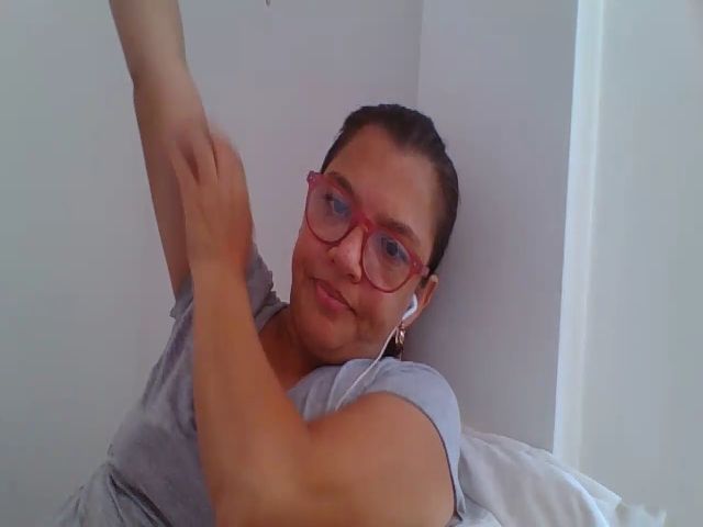 Live sex webcam photo for SweetLola01 #253135263