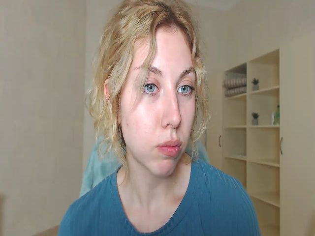 Live sex webcam photo for MollyDiamond1 #261548759