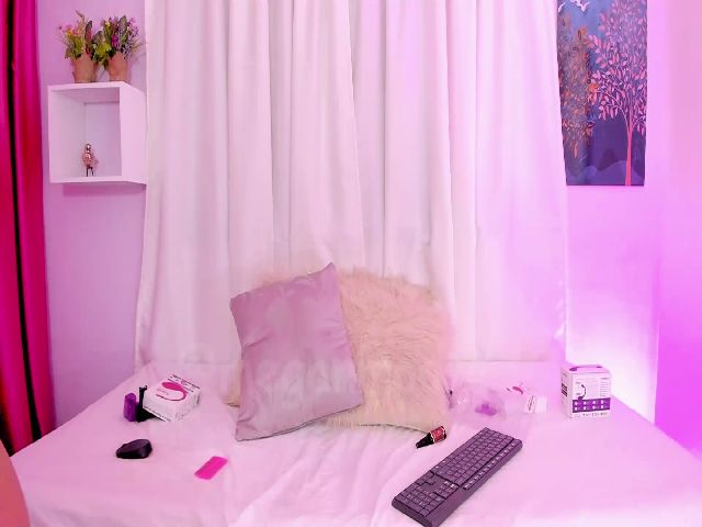 Live sex webcam photo for Meganmoore_ #254422724