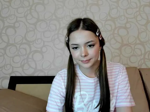 Live sex webcam photo for Roxanne2021 #242350380