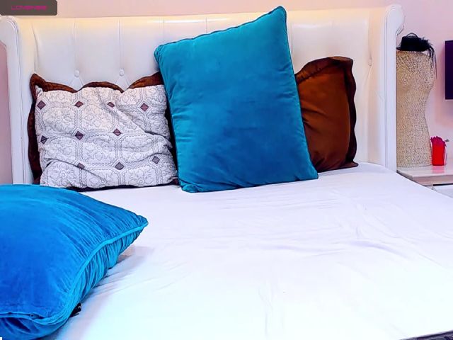 Live sex webcam photo for GiannaEllis #253746347