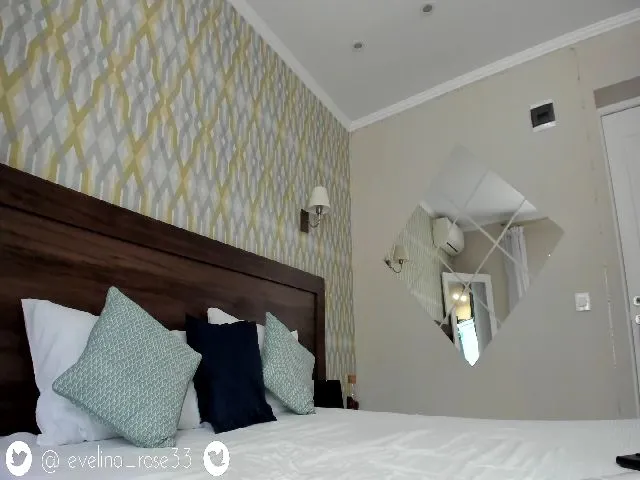 Live sex webcam photo for Evelinarosse #262985666