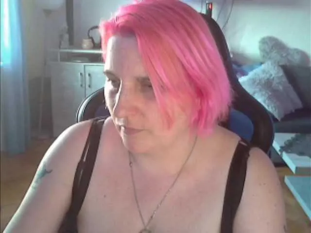 Live sex webcam photo for DrachenLady39 #241421769