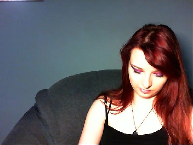 Live sex webcam photo for VirginLuna18 #260098681