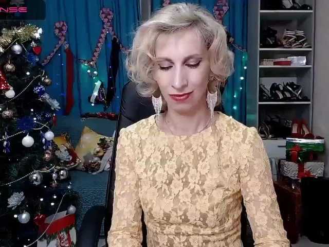 Live sex webcam photo for KirstenDesire #240927782