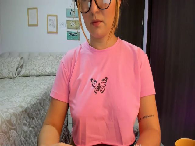 Live sex webcam photo for Nikki_lanz #263490399