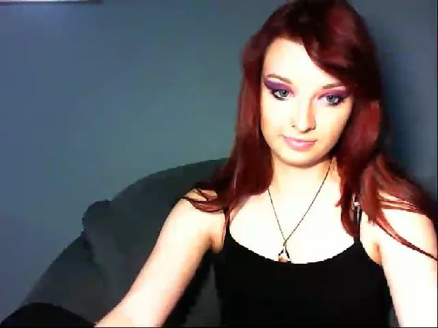 Live sex webcam photo for VirginLuna18 #260035412