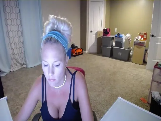 Live sex webcam photo for AshlynnStorm #253997726