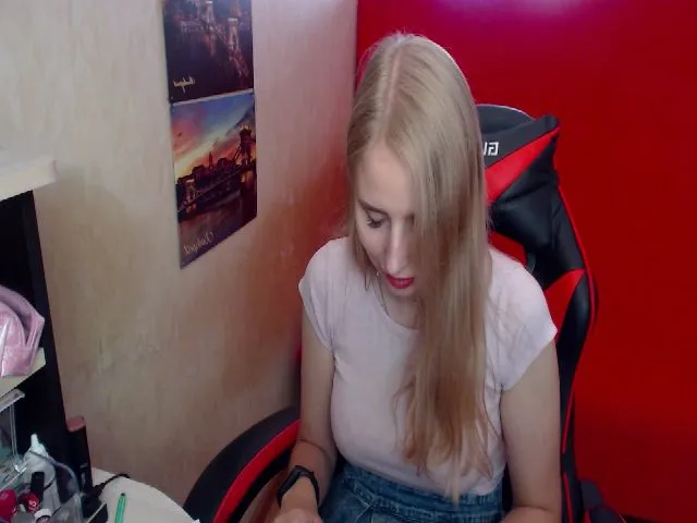 Live sex webcam photo for JessyGinger #263667695