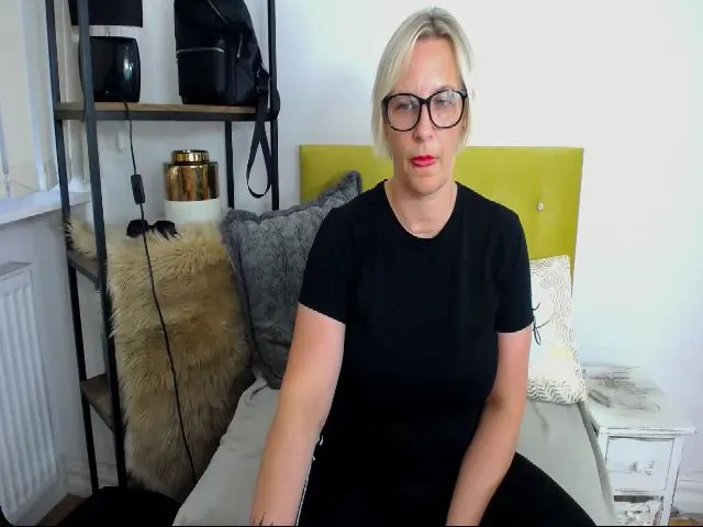 Live sex webcam photo for LuisaSexy69 #260535397