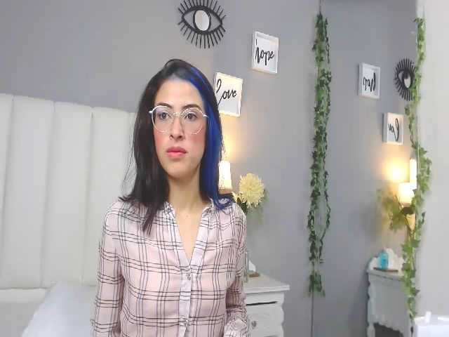 Live sex webcam photo for April_f #263696763