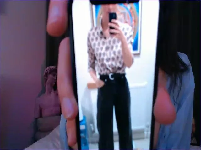 Live sex webcam photo for Mora_Marvels #254341354