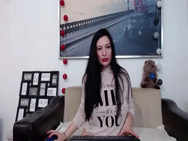 Live sex webcam photo for ElenaTroyy #260199020