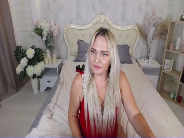 Live sex webcam photo for LillyyLovee #264857137