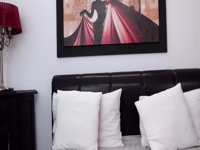 Live sex webcam photo for InnaHottyX #264179045