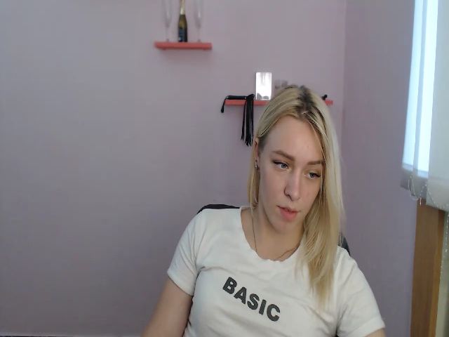 Live sex webcam photo for KetiLove_ #261183645