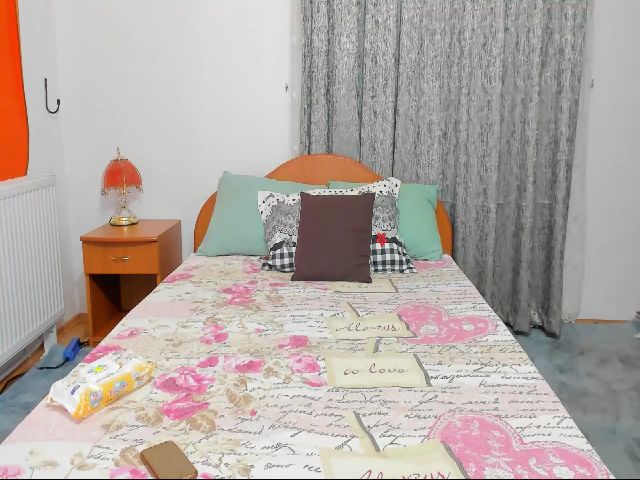 Live sex webcam photo for Emma_squirt4u #262354722