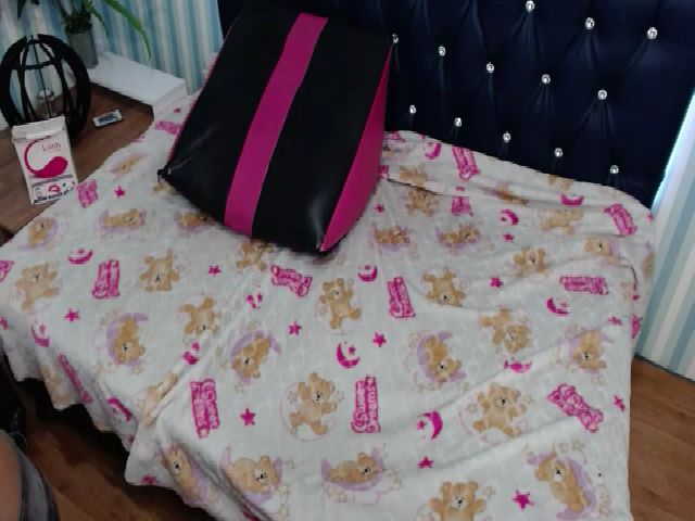 Live sex webcam photo for Victorial_ #263741632