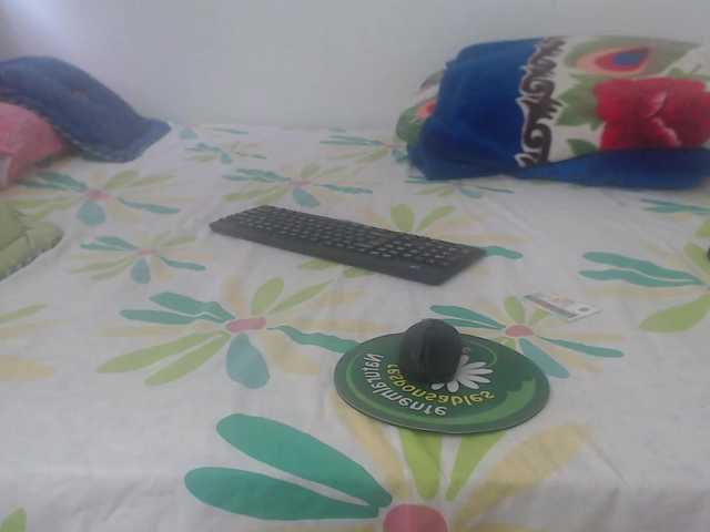 Live sex webcam photo for Daizy-cooper #241336834