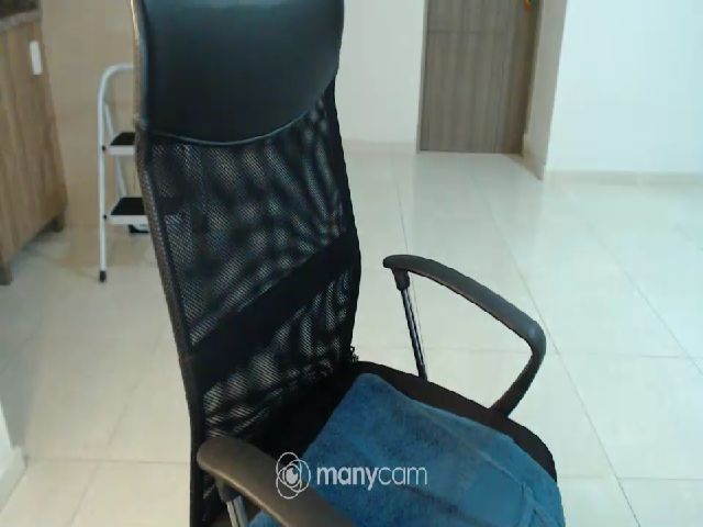 Live sex webcam photo for Lilleeychriis #265293925