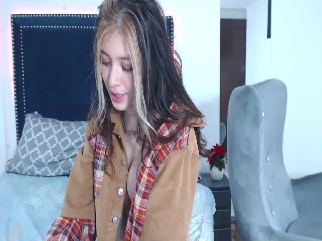 Live sex webcam photo for CarolineJames #261516046