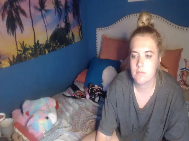 Live sex webcam photo for SnowWhiteXxxx #254003760