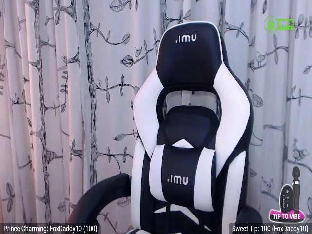 Live sex webcam photo for CharmingKARLA #265582277