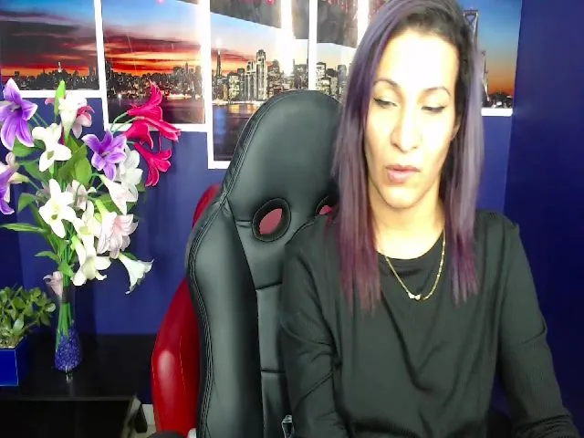 Live sex webcam photo for Infernalsexx #265333621