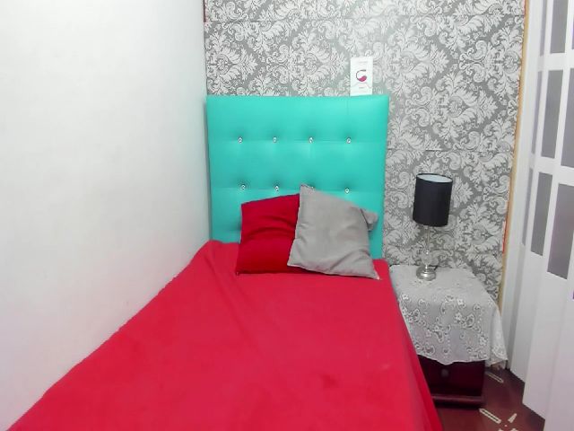 Live sex webcam photo for gia_cooper #261104162