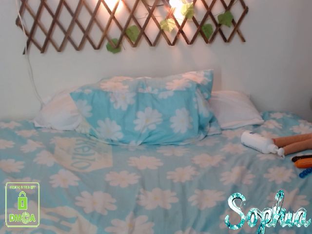 Live sex webcam photo for sophiie_fox #265263997