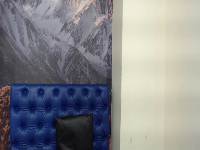 Live sex webcam photo for Cleo_e #253161302