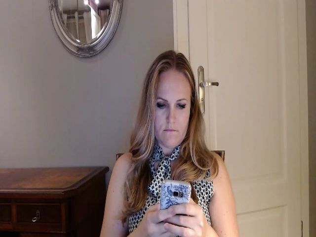 Live sex webcam photo for JustLily #256043663