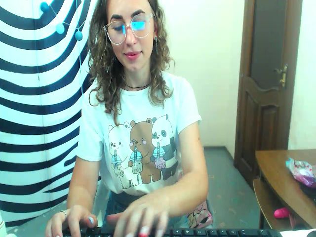 Live sex webcam photo for HeartGirl #261231658