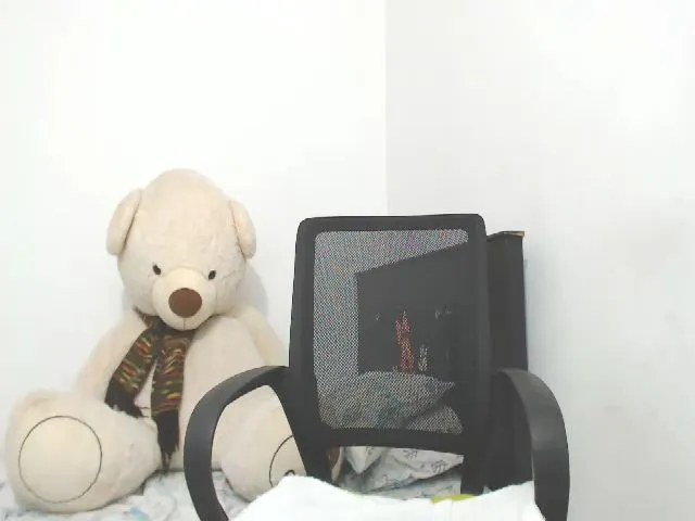 Live sex webcam photo for DIANA_STEVEN #253377807