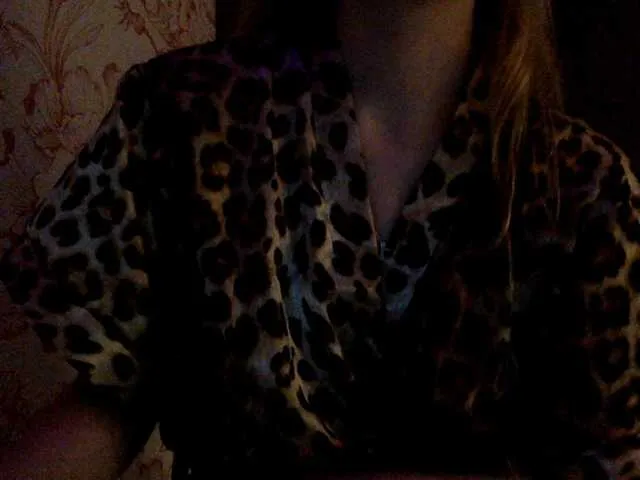 Live sex webcam photo for Lisenok-19 #241475922