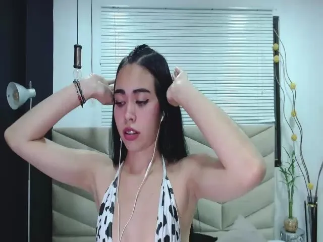 Live sex webcam photo for ShenLong3 #256124767