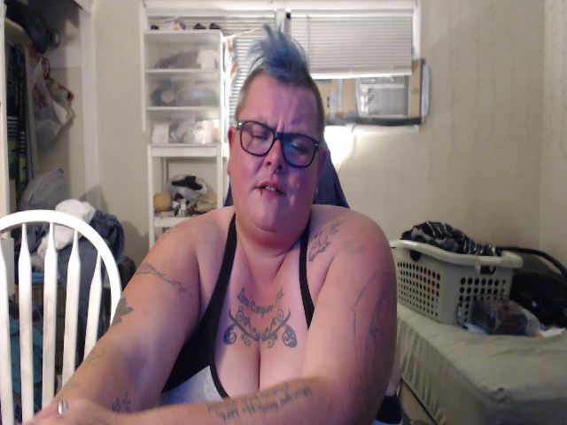 Live sex webcam photo for PunkChick420 #263016364