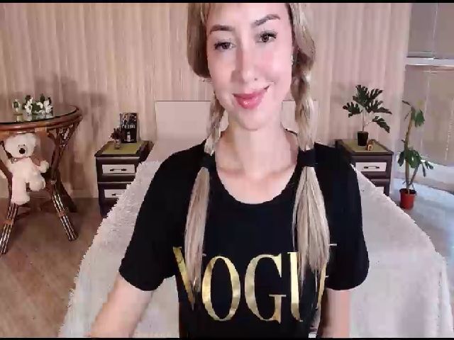 Live sex webcam photo for EstelleLauder #258118285