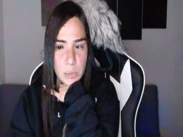 Live sex webcam photo for LycanGirl #252391362