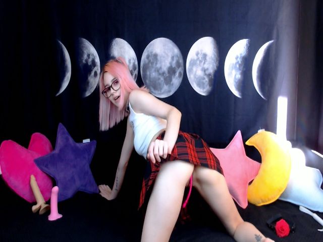 Live sex webcam photo for Lovelymiracle #255655137