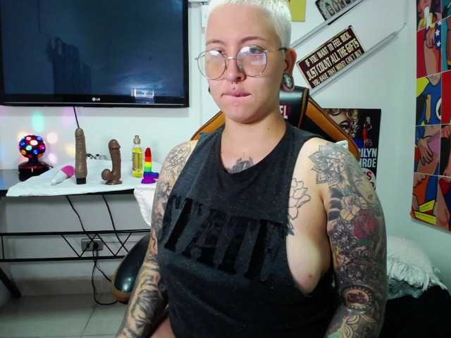 Live sex webcam photo for amy-ink #243205460