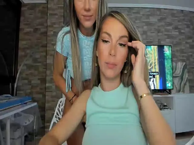 Live sex webcam photo for Alesia_ #253936800