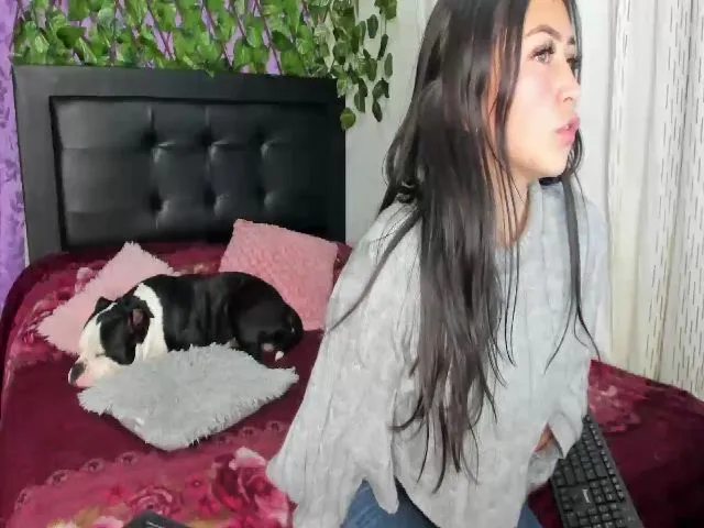 Live sex webcam photo for Holly_rosee #261054356