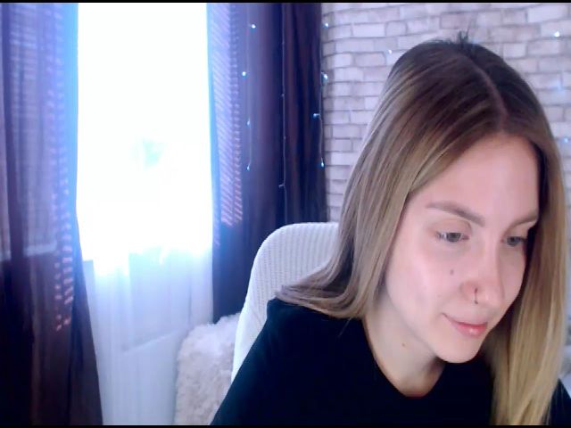 Live sex webcam photo for CumMeaRiver #256633044