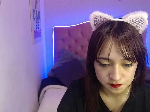 Live sex webcam photo for Kira-Watson #252185605