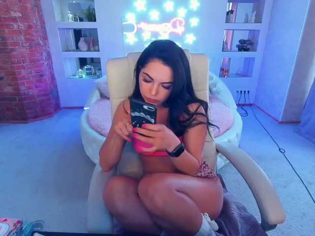 Live sex webcam photo for RayLenee #241425011