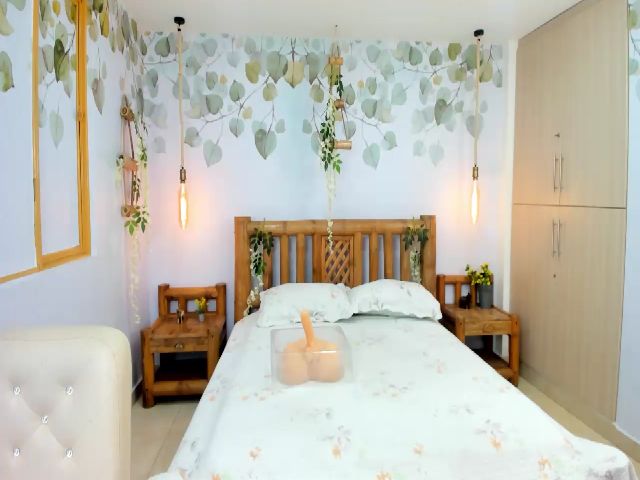 Live sex webcam photo for Prettypervyyx #264787842